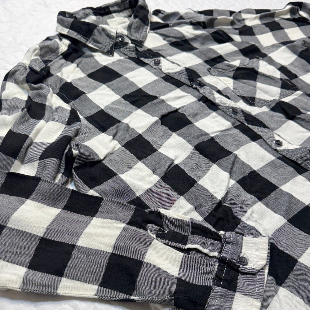 Women M Shirt Black White Buffalo Plaid Button Down Rayon WESTERN GRUNGE RUSTIC